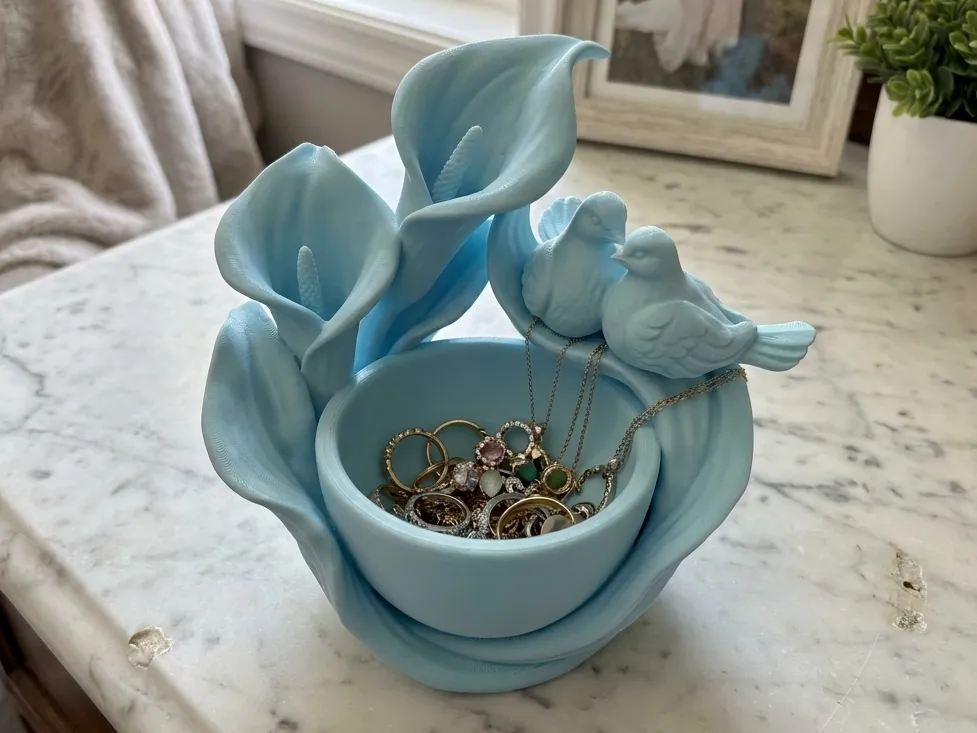 Calla Lily & Lovebird Jewellery Dish — example colour. Includes: One finished printed item; display accessories excluded. Approximate dimensions (Width × Depth × Height): 1 supplied: 174.7 × 133.7 × 152.4 mm.