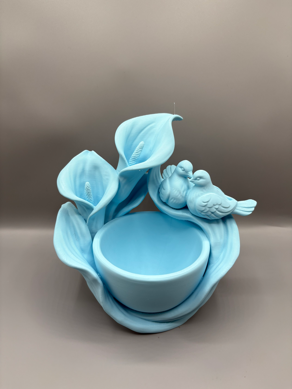 Calla Lily & Lovebird Jewellery Dish — example colour. Includes: One finished printed item; display accessories excluded. Approximate dimensions (Width × Depth × Height): 1 supplied: 174.7 × 133.7 × 152.4 mm.