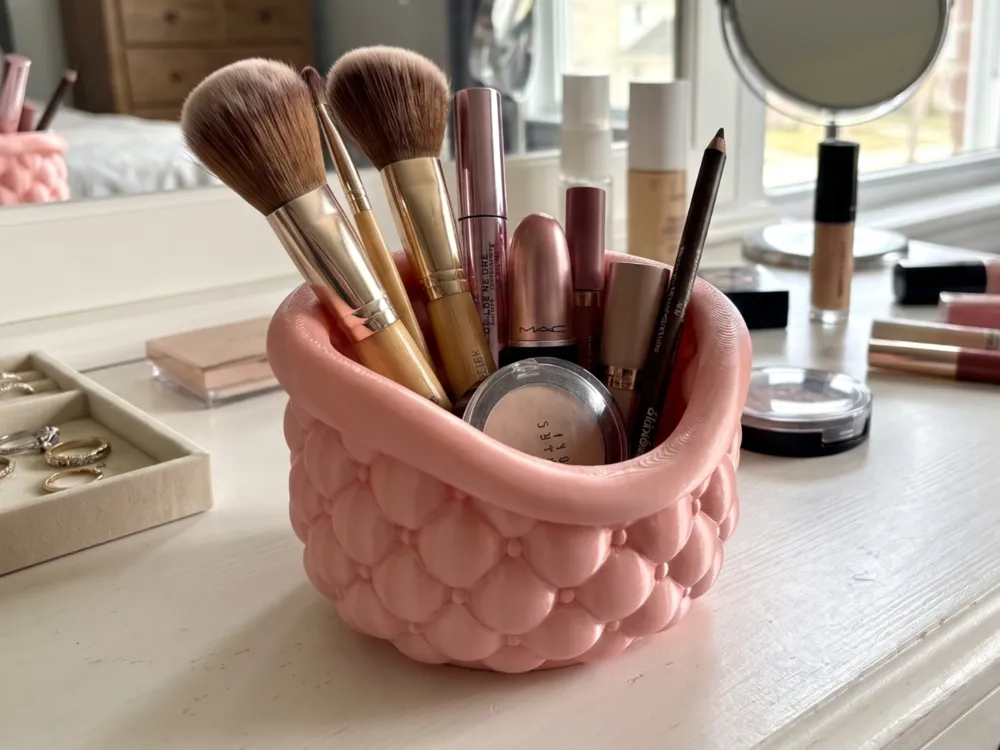 Quilted Makeup Brush Organiser Cup — example colour. Includes: One finished printed item; display accessories excluded. Approximate dimensions (Width × Depth × Height): 1 supplied: 153.8 × 152.4 × 101.9 mm.