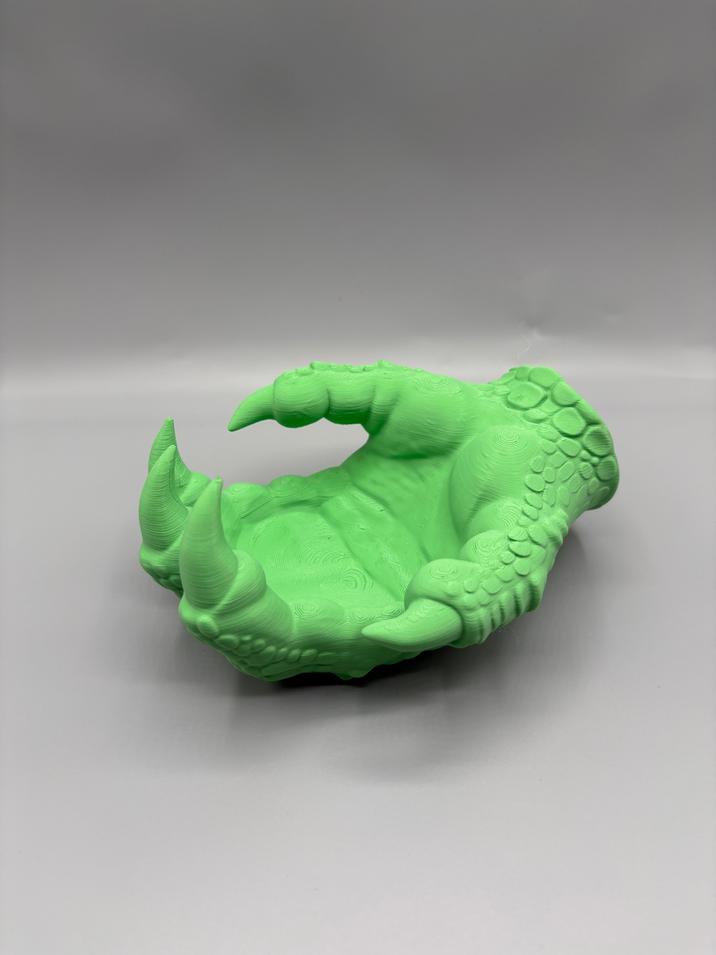 Dragon Claw Catchall & Dice Tray — example colour. Includes: One finished printed item; display accessories excluded. Approximate dimensions (Width × Depth × Height): 1 supplied: 143.7 × 116.8 × 75.9 mm.
