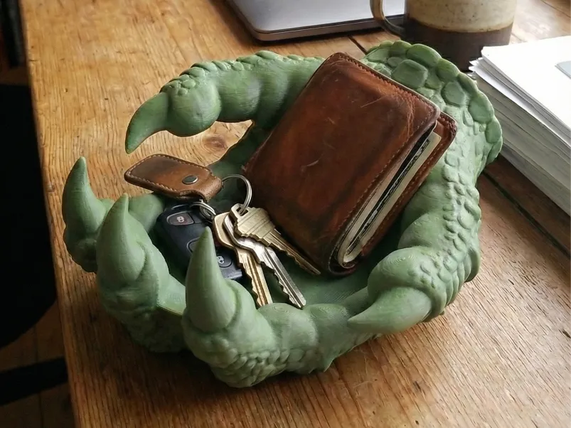 Dragon Claw Catchall & Dice Tray — example colour. Includes: One finished printed item; display accessories excluded. Approximate dimensions (Width × Depth × Height): 1 supplied: 143.7 × 116.8 × 75.9 mm.