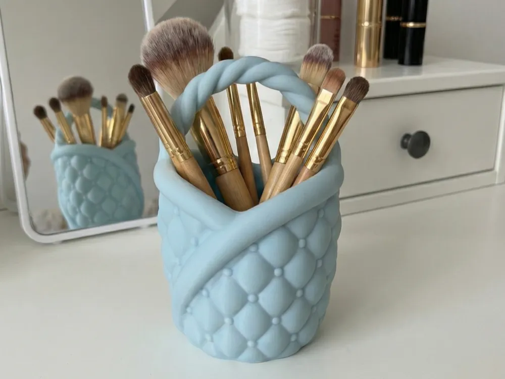 Puffy Quilted Brush Holder with Handle — example colour. Includes: One finished printed item; display accessories excluded. Approximate dimensions (Width × Depth × Height): 1 supplied: 125.5 × 125 × 177.8 mm.