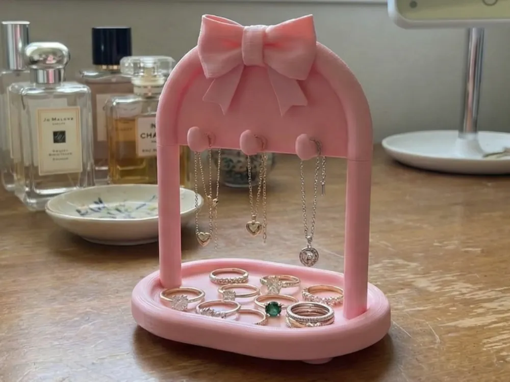 Bow Necklace Stand & Jewellery Tray — example colour. Includes: One finished printed item; display accessories excluded. Approximate dimensions (Width × Depth × Height): 1 supplied: 132 × 114.3 × 165.1 mm.
