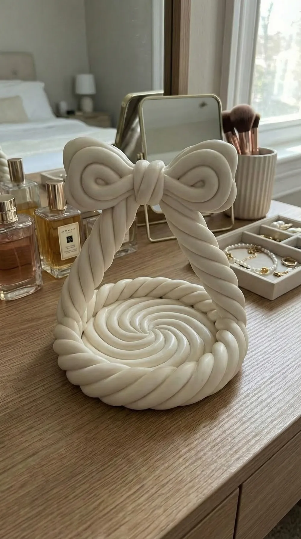 Twisted Rope Bow Jewellery Catchall — example colour. Includes: One finished printed item; display accessories excluded. Approximate dimensions (Width × Depth × Height): 1 supplied: 127.1 × 127 × 132.2 mm.