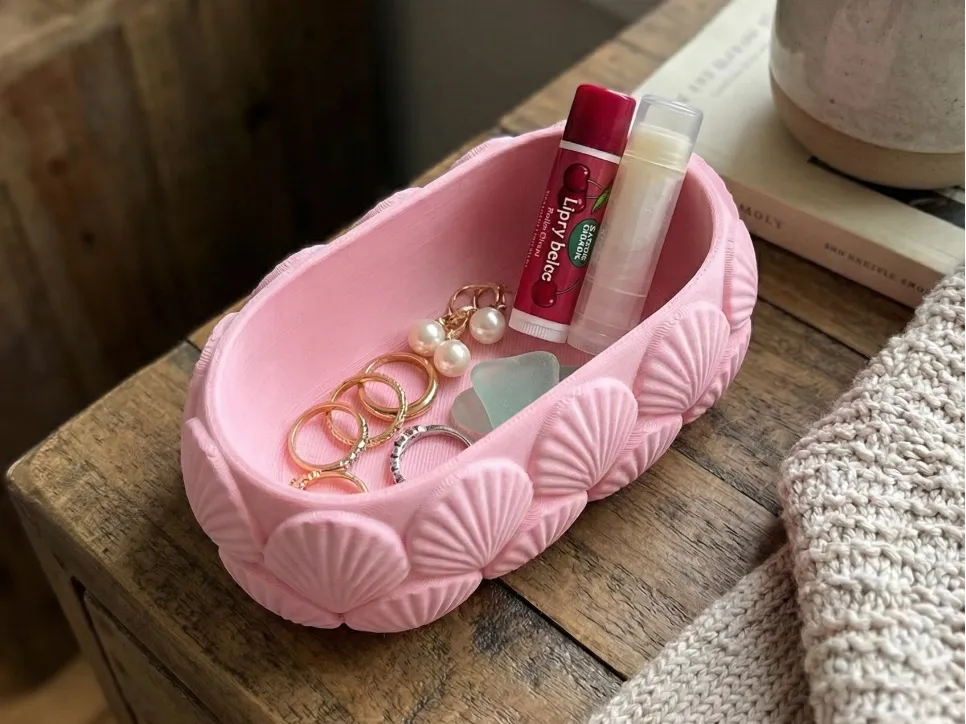 Scallop Pattern Oval Catchall Dish — example colour. Includes: One finished item supplied; display accessories are excluded. Approximate dimensions (Width × Depth × Height): 1 supplied: 127 × 75.3 × 45.2 mm.
