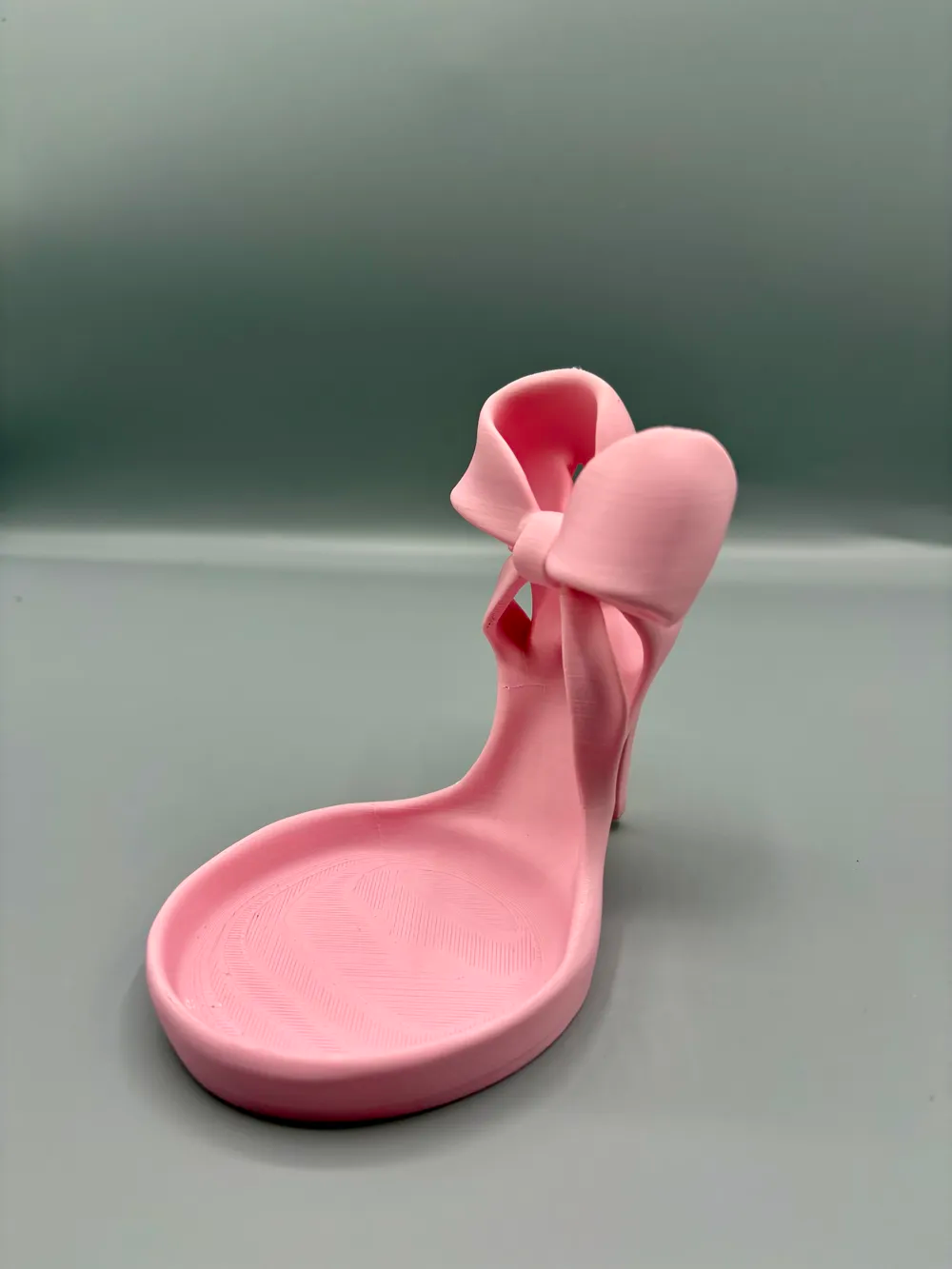 Bow High Heel Jewellery Holder — example colour. Includes: One finished item supplied; display accessories are excluded. Approximate dimensions (Width × Depth × Height): 1 supplied: 169.6 × 106.9 × 143.1 mm.