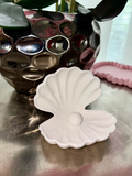 Pearl Accent Clamshell Jewellery Tray — example colour. Includes: One finished item supplied; display accessories are excluded. Approximate dimensions (Width × Depth × Height): 1 supplied: 135.6 × 130 × 101.6 mm.