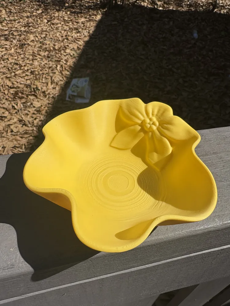 Petal Rim Floral Organiser Bowl — example colour. Includes: One finished item supplied; display accessories are excluded. Approximate dimensions (Width × Depth × Height): 1 supplied: 203.7 × 202.8 × 65.3 mm.