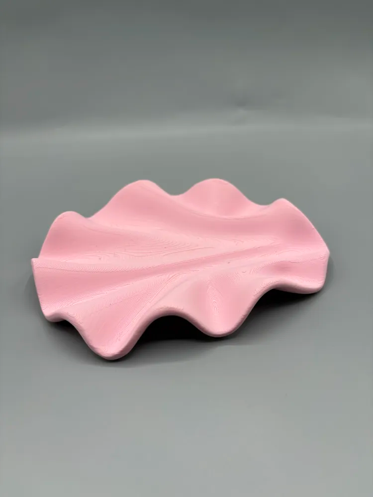 Organic Wavy Scalloped Jewellery Tray — example colour. Includes: One finished item supplied; display accessories are excluded. Approximate dimensions (Width × Depth × Height): 1 supplied: 152.4 × 127.8 × 21.2 mm.