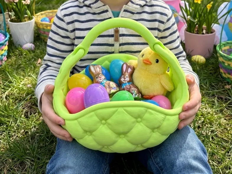 Tufted Easter Basket with Hinged Handle — example colour. Includes: One finished item supplied; display accessories are excluded. Approximate dimensions (Width × Depth × Height): 1 supplied: 203.2 × 152.4 × 162.9 mm.