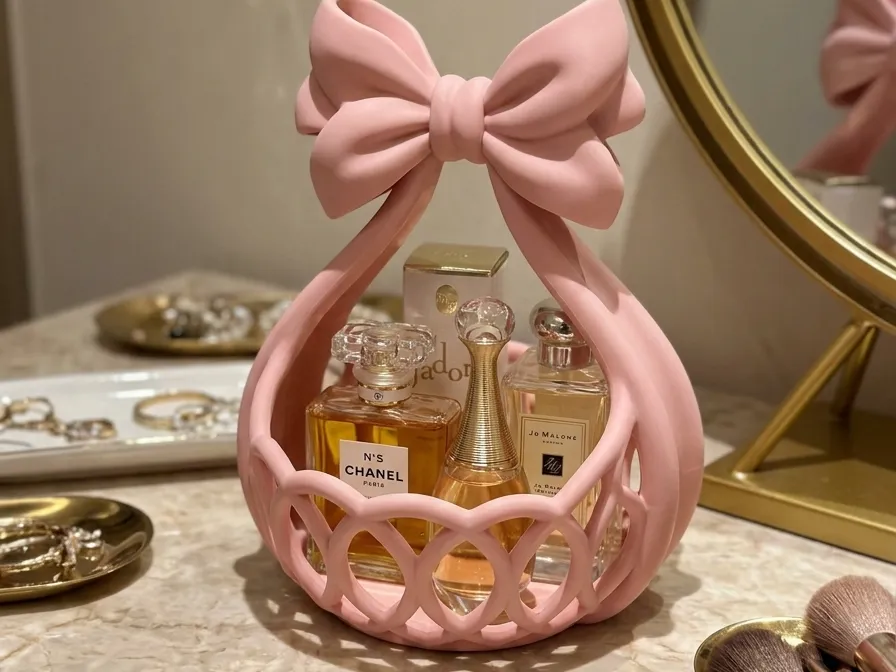 Lattice Bow Handle Vanity Basket — example colour. Includes: One finished item supplied; display accessories are excluded. Approximate dimensions (Width × Depth × Height): 1 supplied: 140.6 × 139.7 × 191.1 mm.