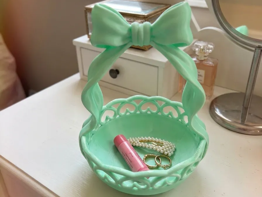 Heart Cutout Bow Handle Vanity Basket — example colour. Includes: One finished item supplied; display accessories are excluded. Approximate dimensions (Width × Depth × Height): 1 supplied: 146.8 × 145.1 × 202 mm.