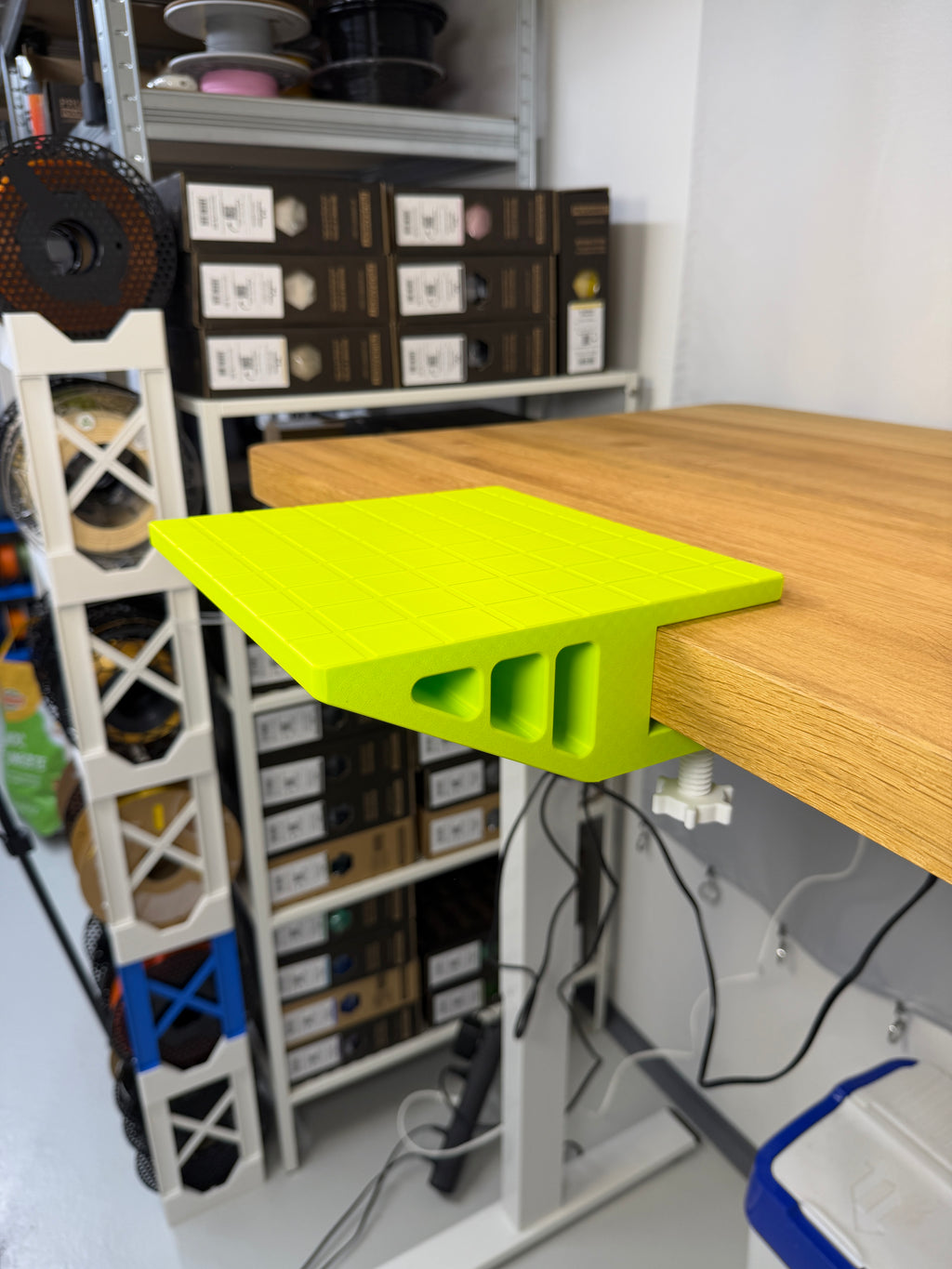 Table extender shown attached to a worktop. Worktop and background tools are not included.