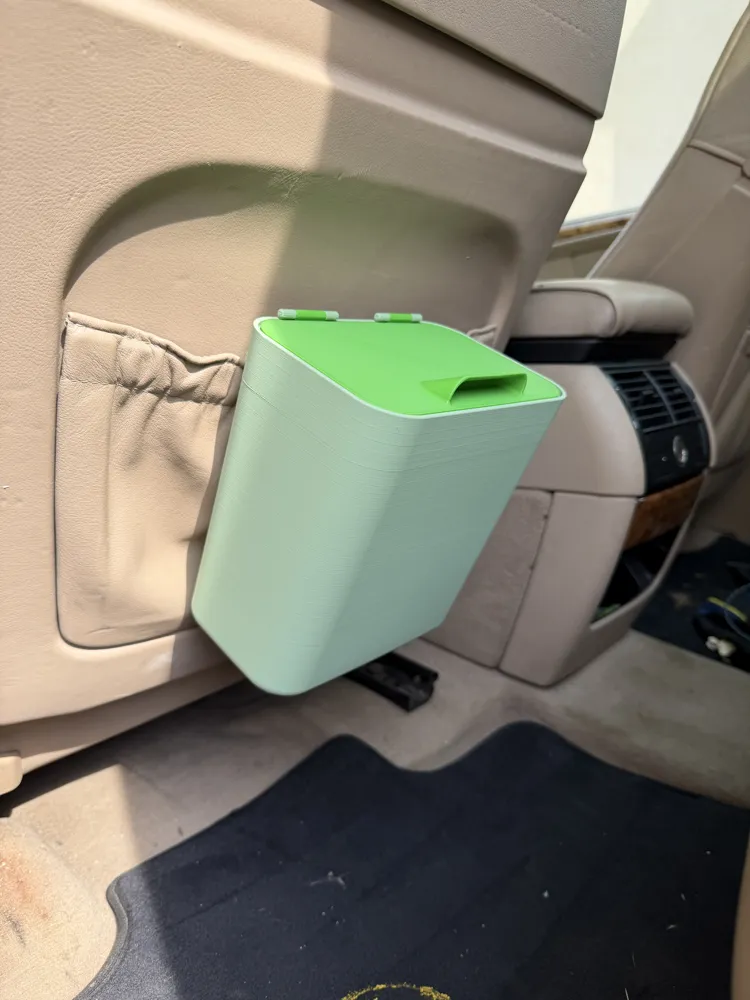 Car Trash Can — example colour. Includes: One complete printed item in the selected configuration. Approximate dimensions (Width × Depth × Height): 1 supplied: 173.3 × 130.4 × 204.8 mm; 1 supplied: 166.1 × 16.6 × 111.3 mm.