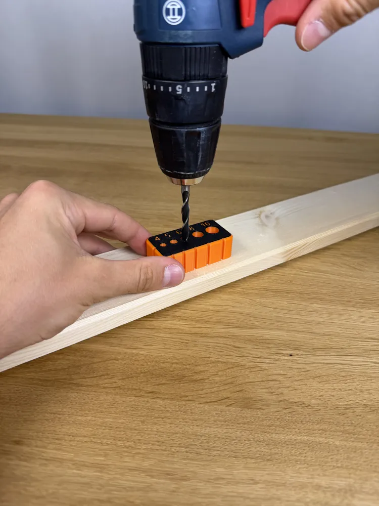 Drill Guide — example colour. Includes: one drill guide.