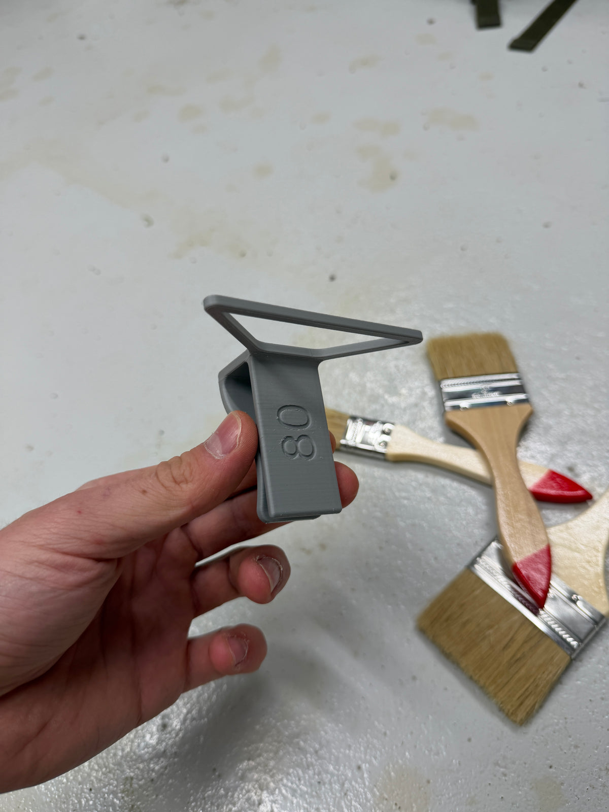 Printed 80 mm brush wiper; brushes and background items are not included.