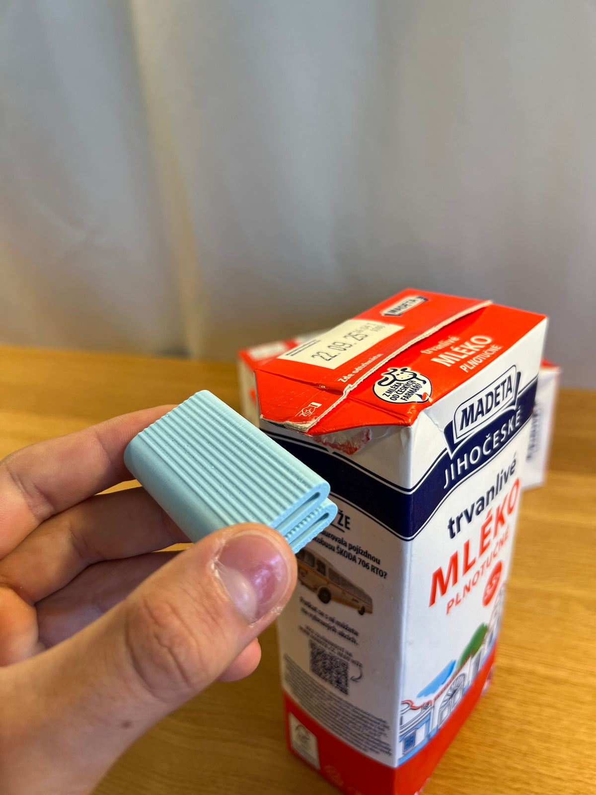 Carton Milk Clip — shown at the outside folded carton corner; pack contains five clips, carton and contents excluded.